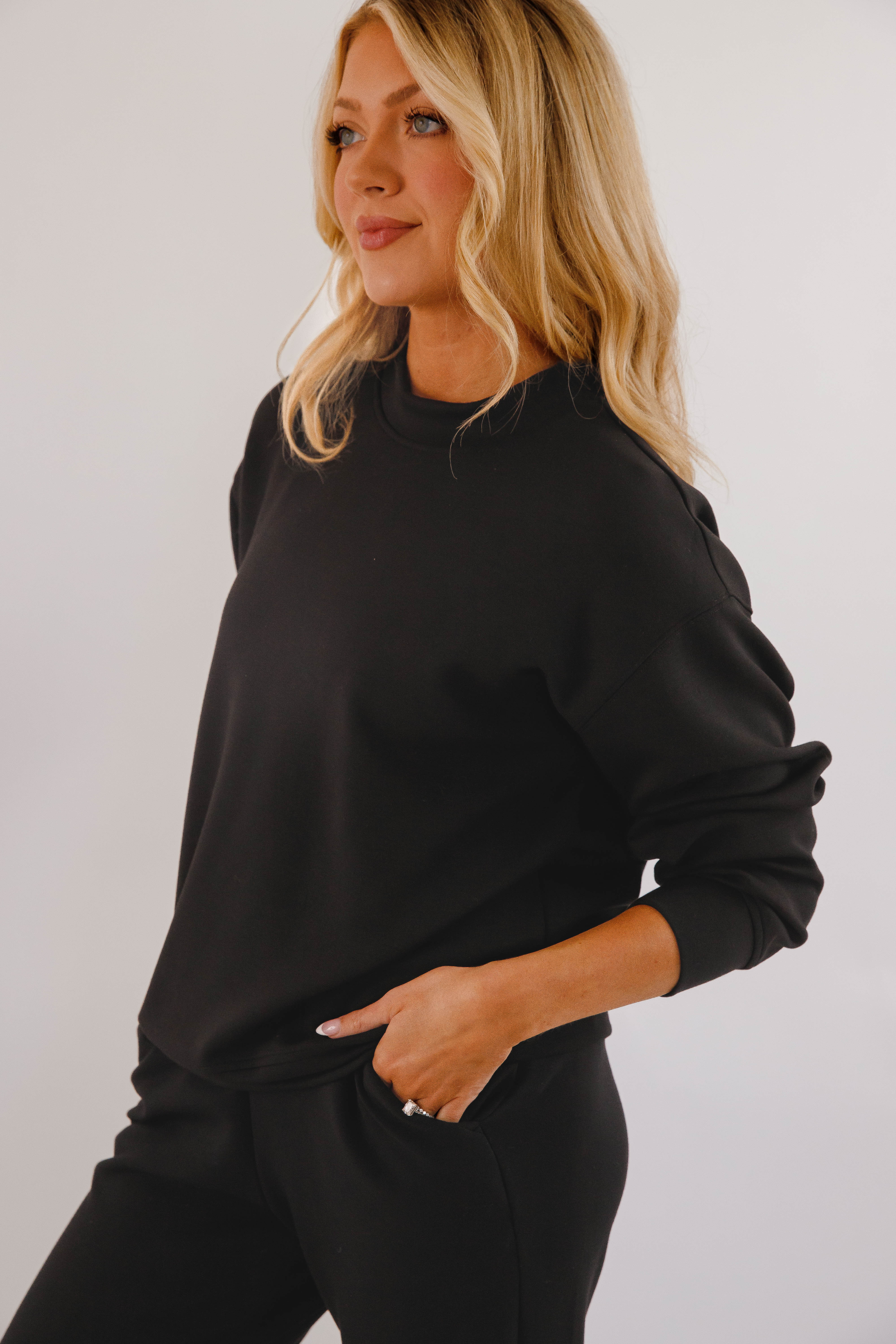 Gathering Miles Pullover-Black - Image 4